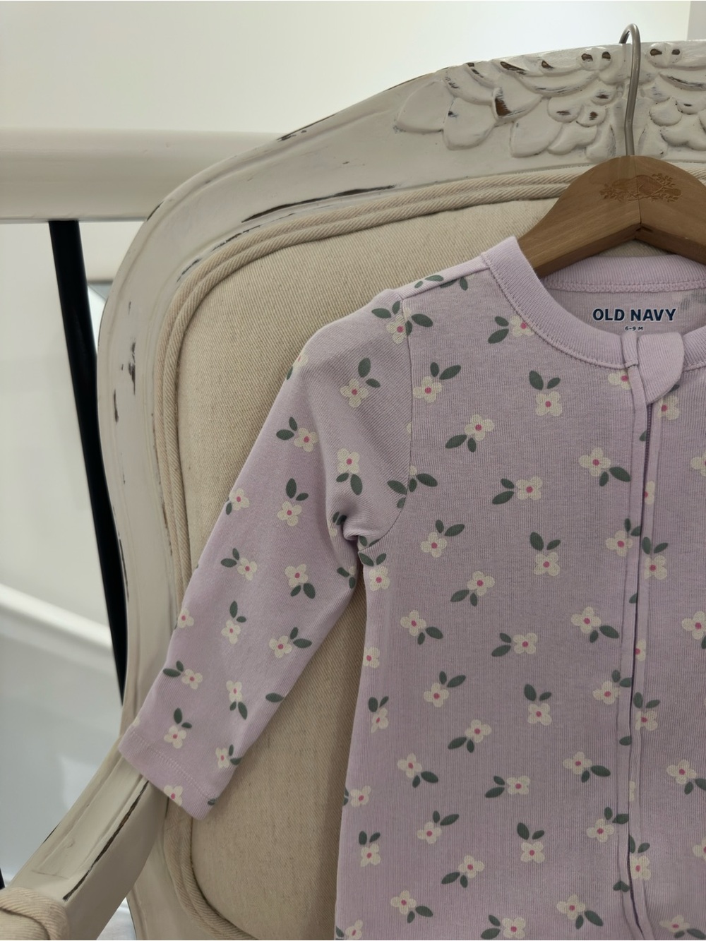 🦢 6~9 Mth 100% Cotton Old Navy Lavender Floral Footed One-Piece Baby Sleeper NWT - Picture 4 of 9